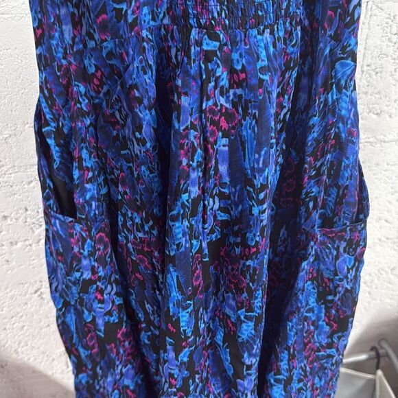 Express Blue and Black Strappy Mini Dress Floral Pockets NEVER WORN Size XS - Picture 4 of 4